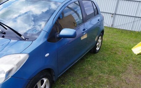Toyota Yaris III рестайлинг, 2007 год, 350 000 рублей, 2 фотография