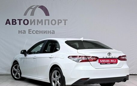 Toyota Camry, 2018 год, 2 300 000 рублей, 4 фотография