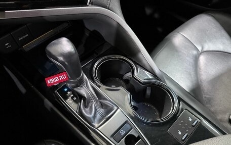 Toyota Camry, 2018 год, 2 300 000 рублей, 30 фотография