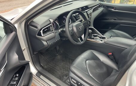 Toyota Camry, 2019 год, 2 000 000 рублей, 13 фотография