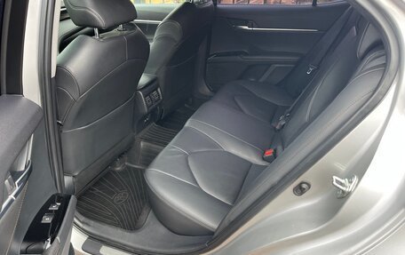 Toyota Camry, 2019 год, 2 000 000 рублей, 16 фотография