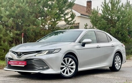 Toyota Camry, 2019 год, 2 000 000 рублей, 2 фотография