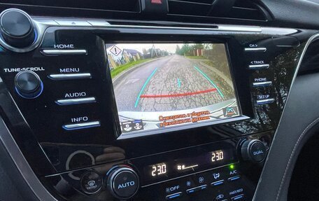 Toyota Camry, 2019 год, 2 000 000 рублей, 26 фотография