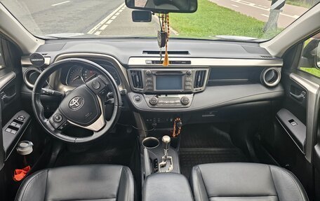 Toyota RAV4, 2015 год, 2 200 000 рублей, 10 фотография