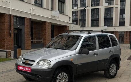 Chevrolet Niva I рестайлинг, 2010 год, 395 000 рублей, 2 фотография