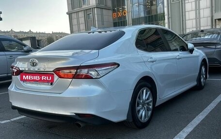 Toyota Camry, 2021 год, 2 680 000 рублей, 3 фотография