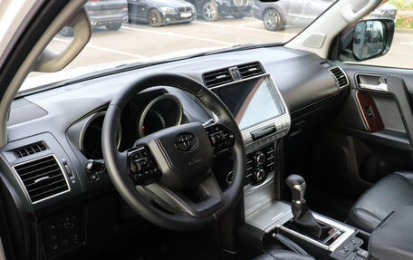 Toyota Land Cruiser Prado 150 рестайлинг 2, 2016 год, 3 350 000 рублей, 7 фотография