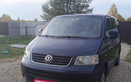 Volkswagen Caravelle T5, 2005 год, 890 000 рублей, 1 фотография