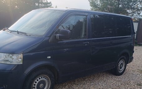 Volkswagen Caravelle T5, 2005 год, 890 000 рублей, 4 фотография