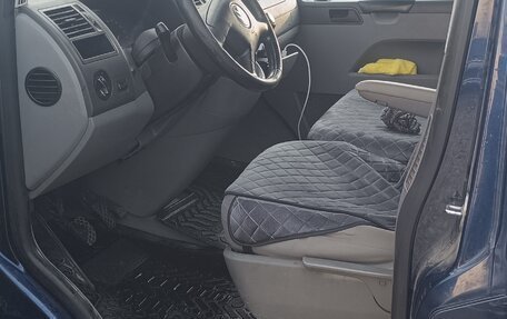 Volkswagen Caravelle T5, 2005 год, 890 000 рублей, 10 фотография