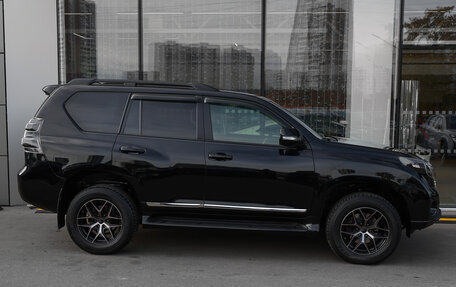 Toyota Land Cruiser Prado 150 рестайлинг 2, 2017 год, 4 699 000 рублей, 4 фотография