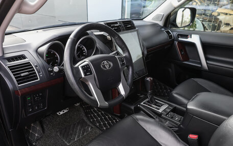 Toyota Land Cruiser Prado 150 рестайлинг 2, 2017 год, 4 699 000 рублей, 13 фотография