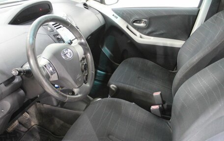 Toyota Yaris III рестайлинг, 2007 год, 560 000 рублей, 18 фотография