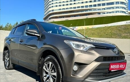 Toyota RAV4, 2017 год, 2 600 000 рублей, 2 фотография