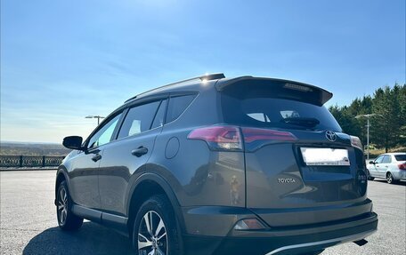Toyota RAV4, 2017 год, 2 600 000 рублей, 4 фотография