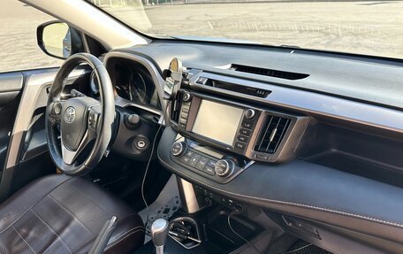 Toyota RAV4, 2017 год, 2 600 000 рублей, 17 фотография