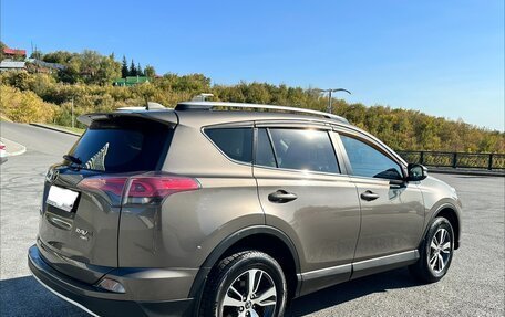 Toyota RAV4, 2017 год, 2 600 000 рублей, 7 фотография
