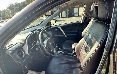 Toyota RAV4, 2017 год, 2 600 000 рублей, 12 фотография