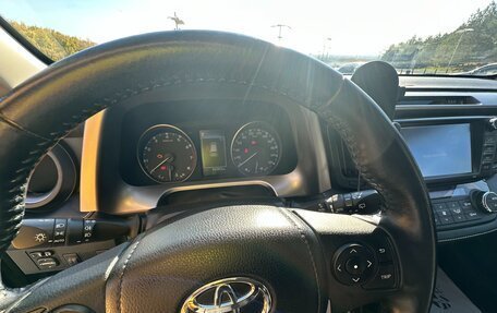 Toyota RAV4, 2017 год, 2 600 000 рублей, 14 фотография