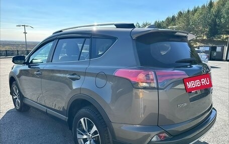 Toyota RAV4, 2017 год, 2 600 000 рублей, 5 фотография