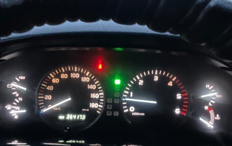 Toyota Land Cruiser 100 рестайлинг 2, 2003 год, 2 350 000 рублей, 10 фотография