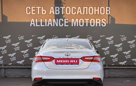 Toyota Camry, 2018 год, 2 395 000 рублей, 6 фотография