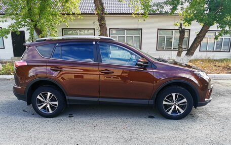 Toyota RAV4, 2017 год, 2 450 000 рублей, 4 фотография