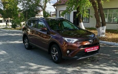 Toyota RAV4, 2017 год, 2 450 000 рублей, 3 фотография