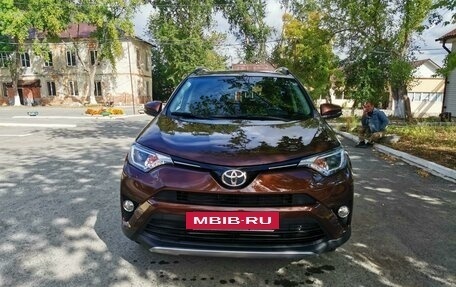 Toyota RAV4, 2017 год, 2 450 000 рублей, 2 фотография