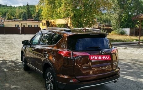 Toyota RAV4, 2017 год, 2 450 000 рублей, 6 фотография