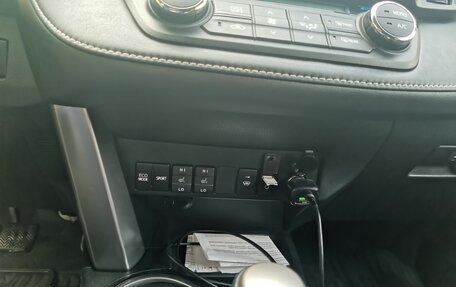 Toyota RAV4, 2017 год, 2 450 000 рублей, 11 фотография