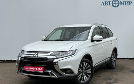 Mitsubishi Outlander III рестайлинг 3, 2019 год, 2 150 000 рублей, 1 фотография