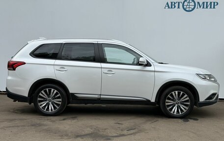 Mitsubishi Outlander III рестайлинг 3, 2019 год, 2 150 000 рублей, 4 фотография