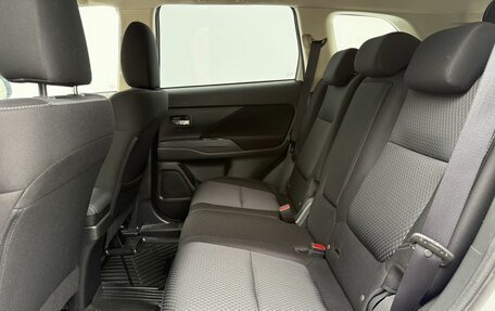 Mitsubishi Outlander III рестайлинг 3, 2019 год, 2 150 000 рублей, 11 фотография