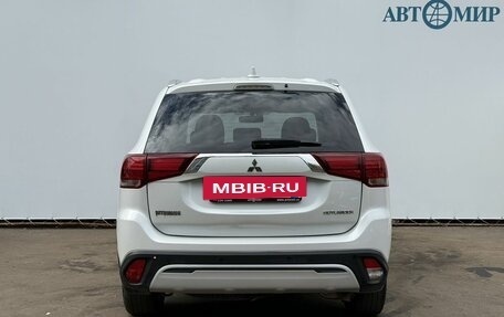 Mitsubishi Outlander III рестайлинг 3, 2019 год, 2 150 000 рублей, 6 фотография