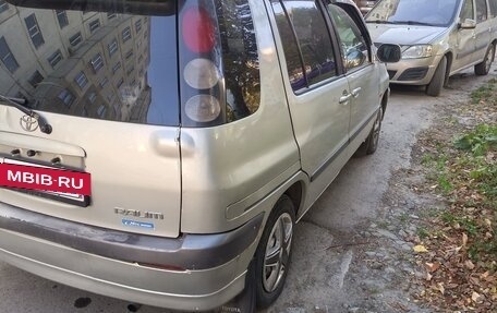 Toyota Raum I, 2000 год, 300 000 рублей, 3 фотография