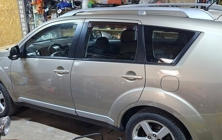 Mitsubishi Outlander III рестайлинг 3, 2008 год, 815 000 рублей, 6 фотография