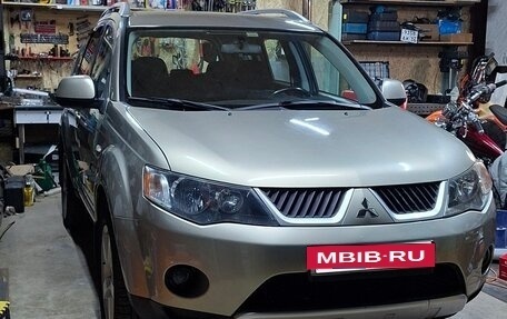 Mitsubishi Outlander III рестайлинг 3, 2008 год, 815 000 рублей, 2 фотография