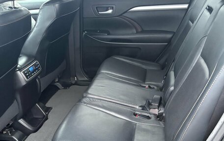 Toyota Highlander III, 2014 год, 2 890 000 рублей, 7 фотография