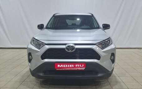 Toyota RAV4, 2021 год, 3 950 000 рублей, 2 фотография