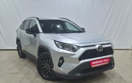 Toyota RAV4, 2021 год, 3 950 000 рублей, 3 фотография