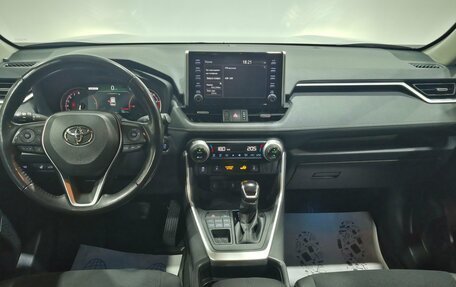 Toyota RAV4, 2021 год, 3 950 000 рублей, 14 фотография