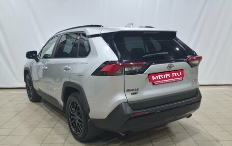 Toyota RAV4, 2021 год, 3 950 000 рублей, 8 фотография