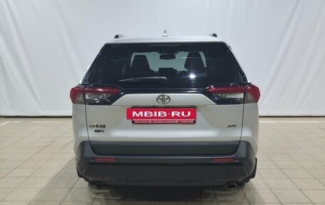 Toyota RAV4, 2021 год, 3 950 000 рублей, 7 фотография