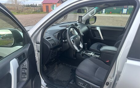 Toyota Land Cruiser Prado 150 рестайлинг 2, 2016 год, 3 999 999 рублей, 8 фотография