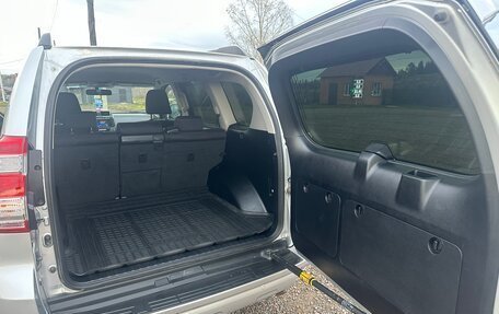 Toyota Land Cruiser Prado 150 рестайлинг 2, 2016 год, 3 999 999 рублей, 13 фотография