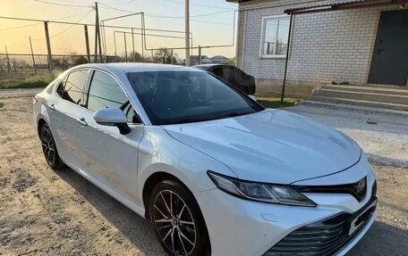 Toyota Camry, 2018 год, 2 220 000 рублей, 3 фотография
