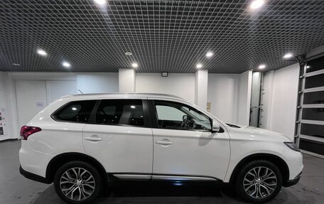 Mitsubishi Outlander III рестайлинг 3, 2016 год, 1 550 000 рублей, 2 фотография