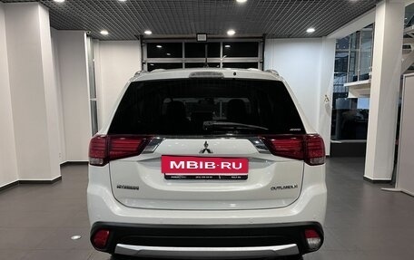 Mitsubishi Outlander III рестайлинг 3, 2016 год, 1 550 000 рублей, 4 фотография