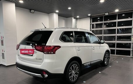 Mitsubishi Outlander III рестайлинг 3, 2016 год, 1 550 000 рублей, 3 фотография